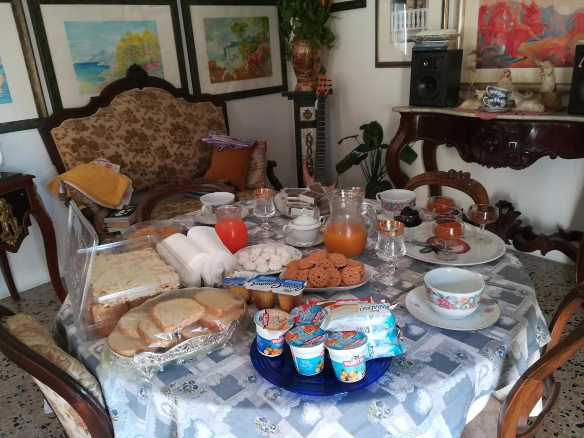 オリスターノ Domus Aurea Bed & Breakfast エクステリア 写真