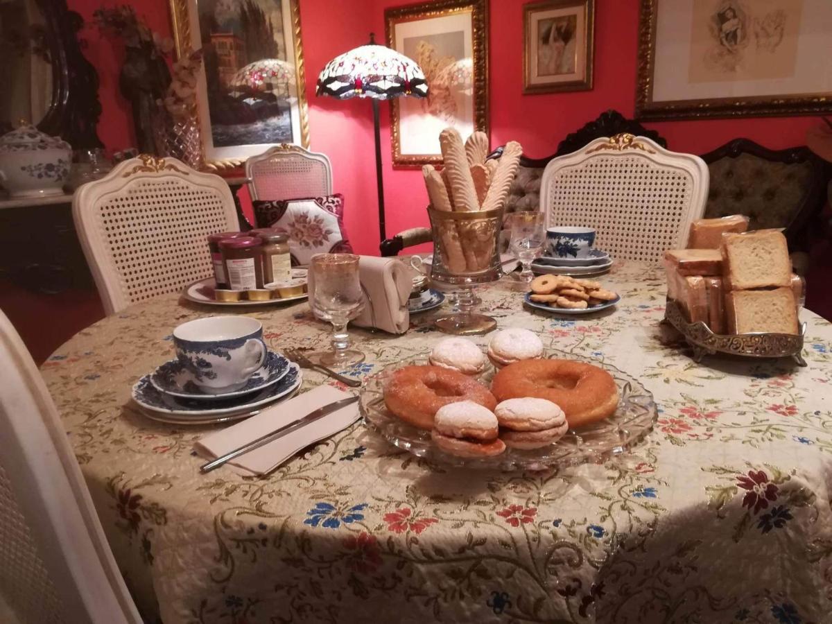 オリスターノ Domus Aurea Bed & Breakfast エクステリア 写真
